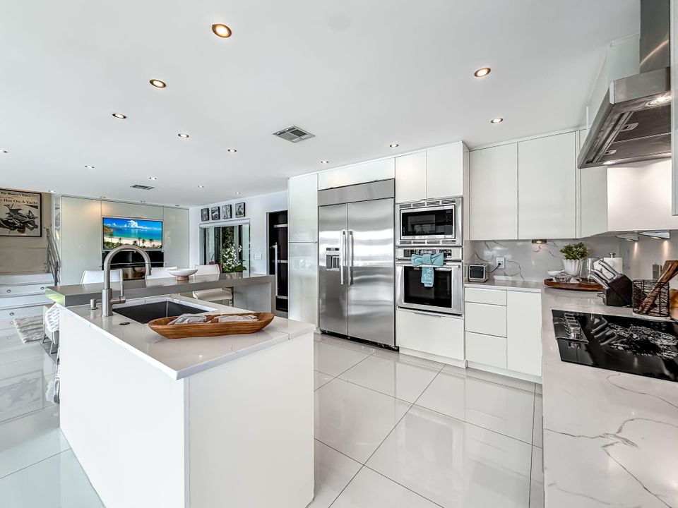 出租: $12,000 (3 贝兹, 2 浴室, 1634 平方英尺)