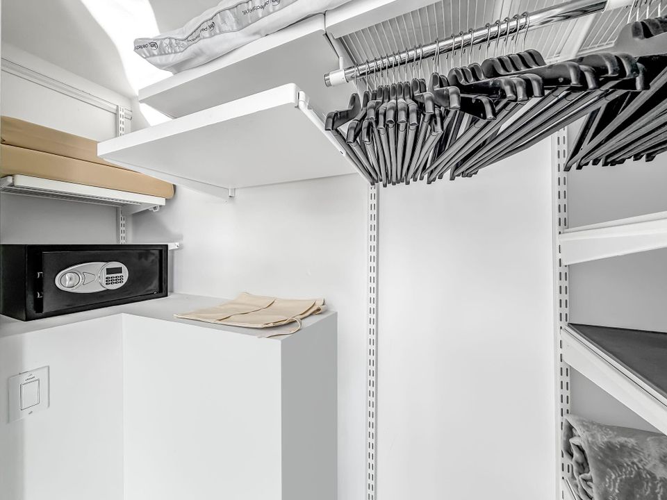 出租: $12,000 (3 贝兹, 2 浴室, 1634 平方英尺)