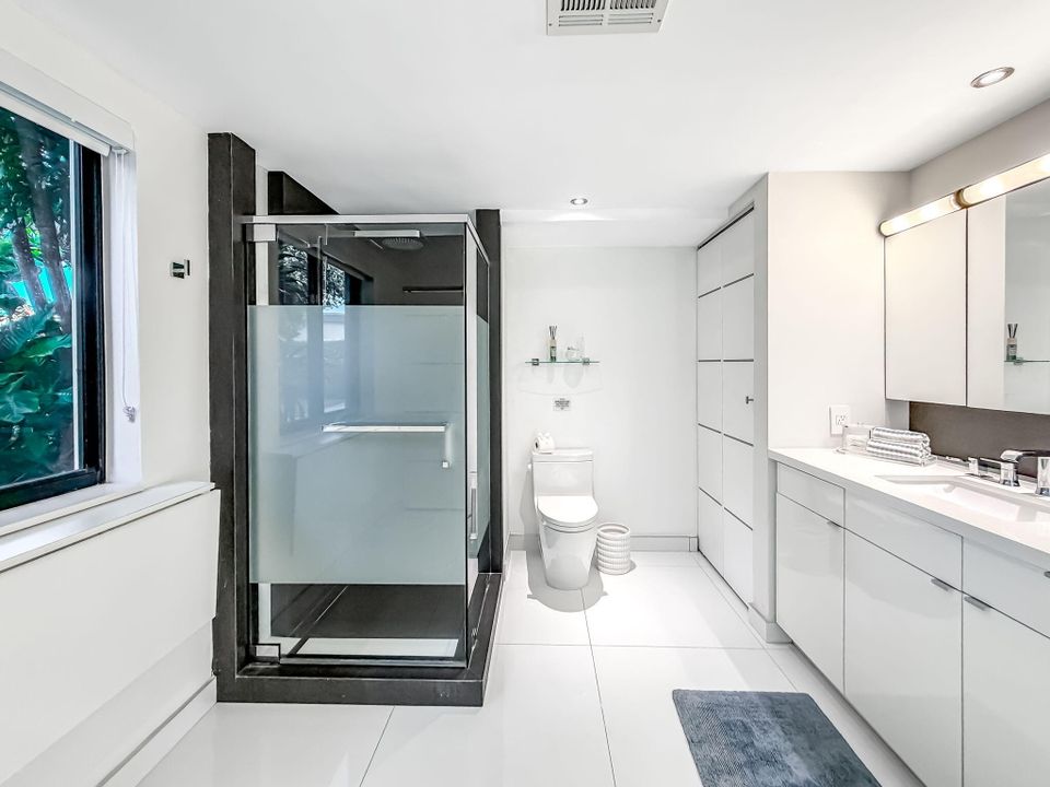 出租: $12,000 (3 贝兹, 2 浴室, 1634 平方英尺)