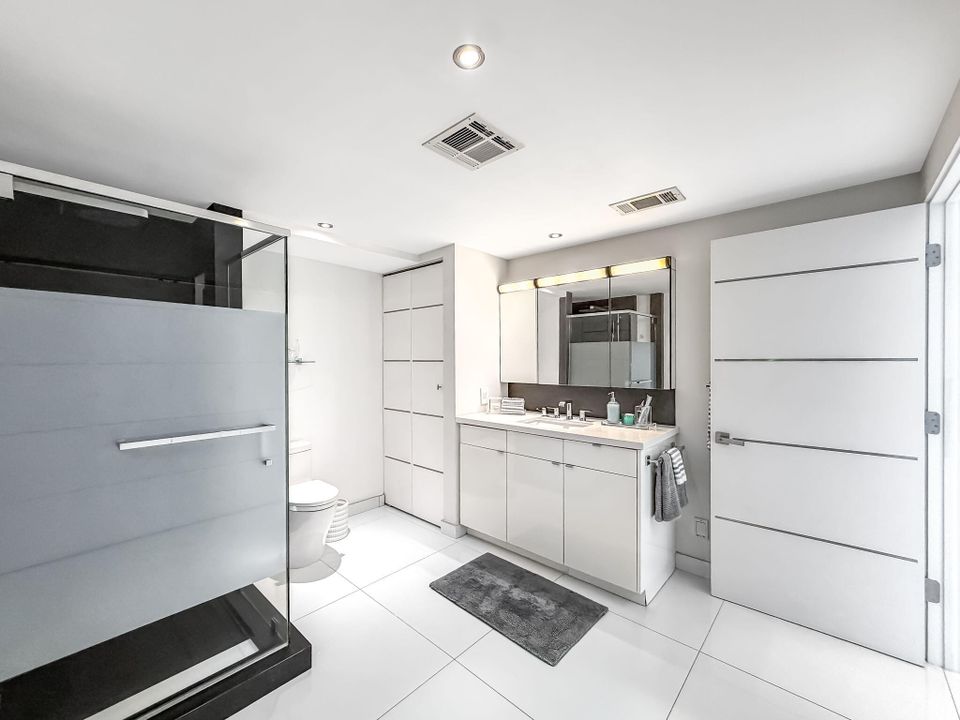 出租: $12,000 (3 贝兹, 2 浴室, 1634 平方英尺)