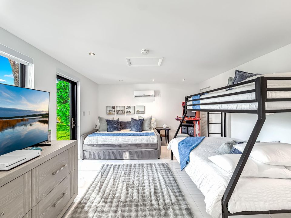 出租: $12,000 (3 贝兹, 2 浴室, 1634 平方英尺)