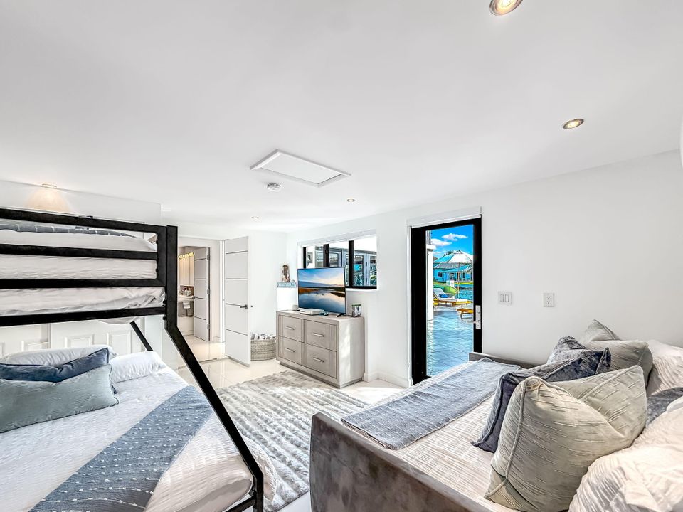 出租: $12,000 (3 贝兹, 2 浴室, 1634 平方英尺)