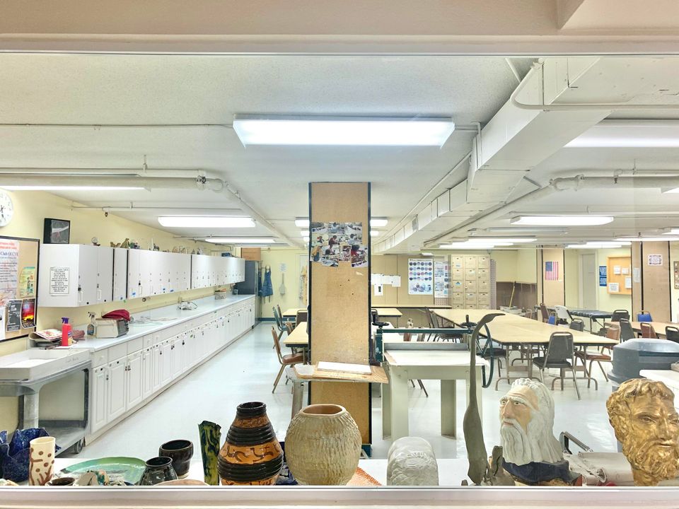 For Rent: $1,700 (1 beds, 1 baths, 700 Square Feet)