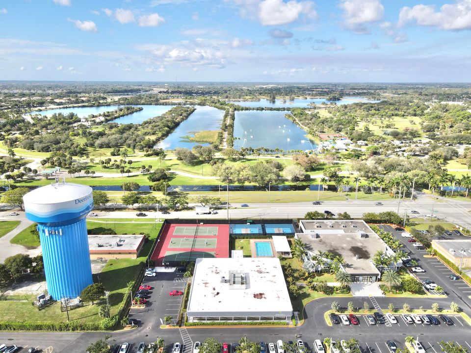 For Rent: $1,700 (1 beds, 1 baths, 700 Square Feet)