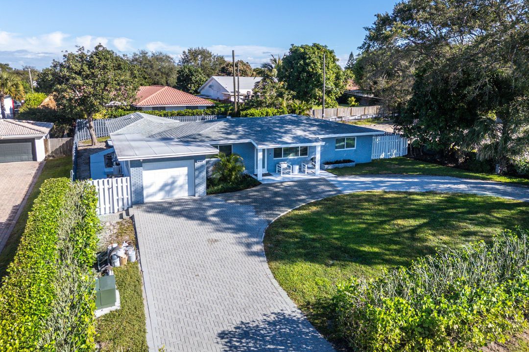 En Venta: $2,200,000 (4 camas, 2 baños, 2003 Pies cuadrados)