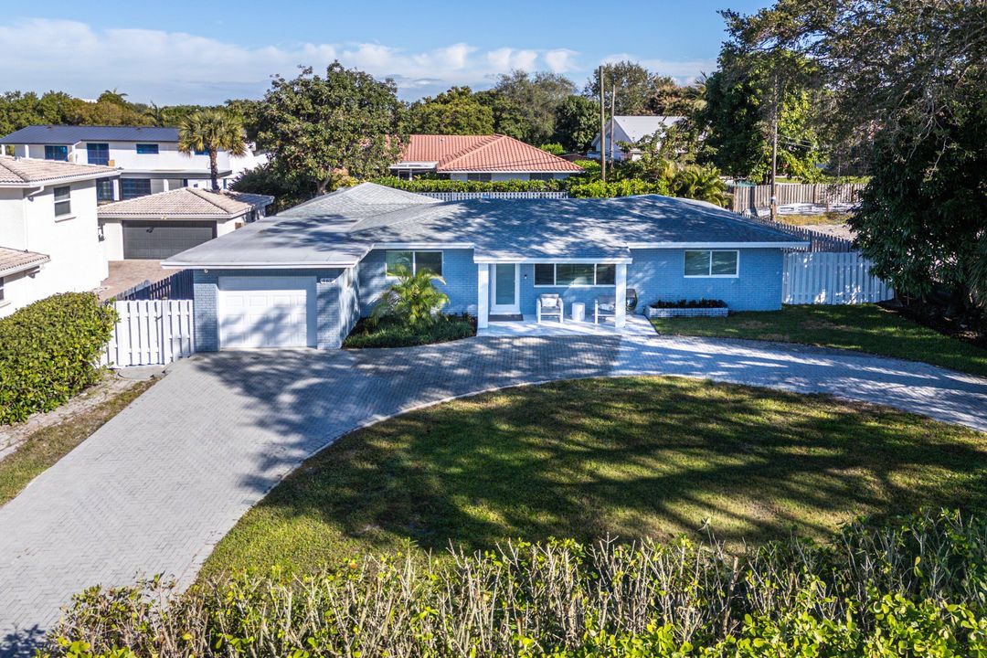 En Venta: $2,200,000 (4 camas, 2 baños, 2003 Pies cuadrados)