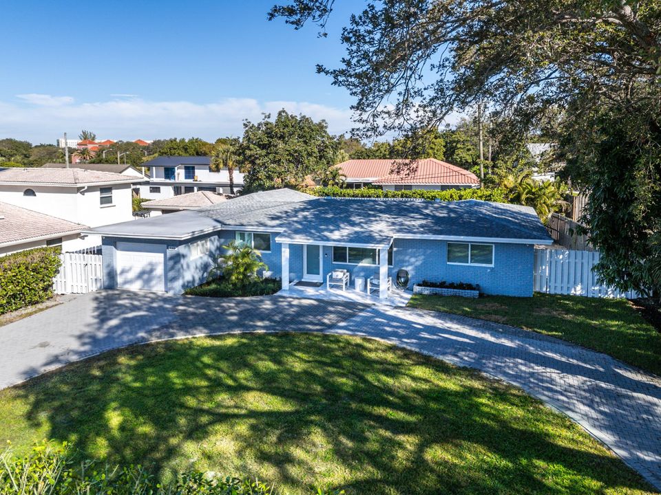 En Venta: $2,200,000 (4 camas, 2 baños, 2003 Pies cuadrados)