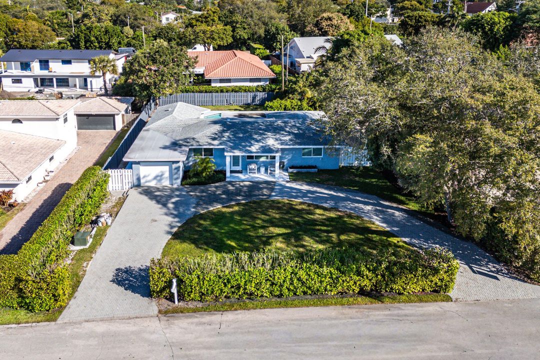 En Venta: $2,200,000 (4 camas, 2 baños, 2003 Pies cuadrados)