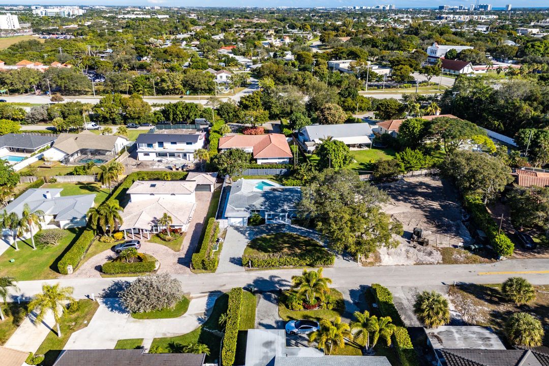 En Venta: $2,200,000 (4 camas, 2 baños, 2003 Pies cuadrados)