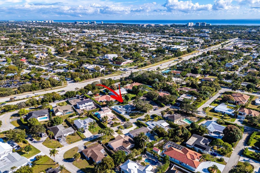 En Venta: $2,200,000 (4 camas, 2 baños, 2003 Pies cuadrados)