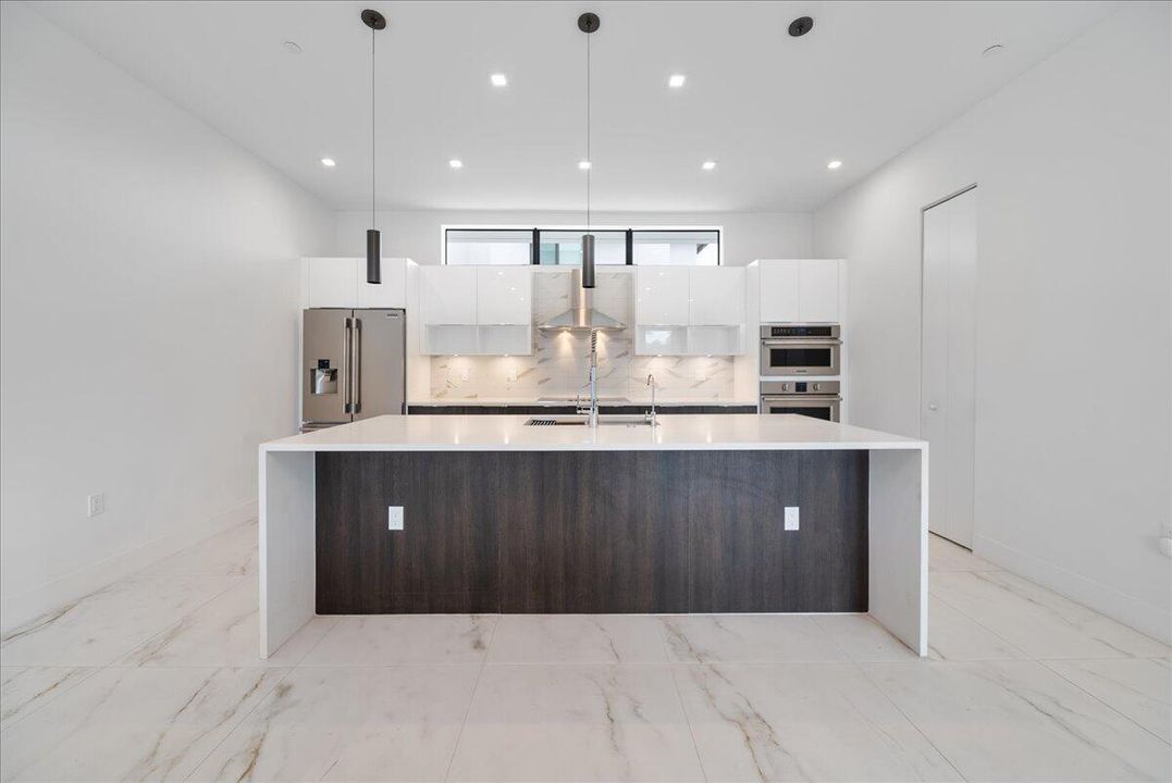 For Sale: $1,199,000 (3 beds, 3 baths, 2074 Square Feet)