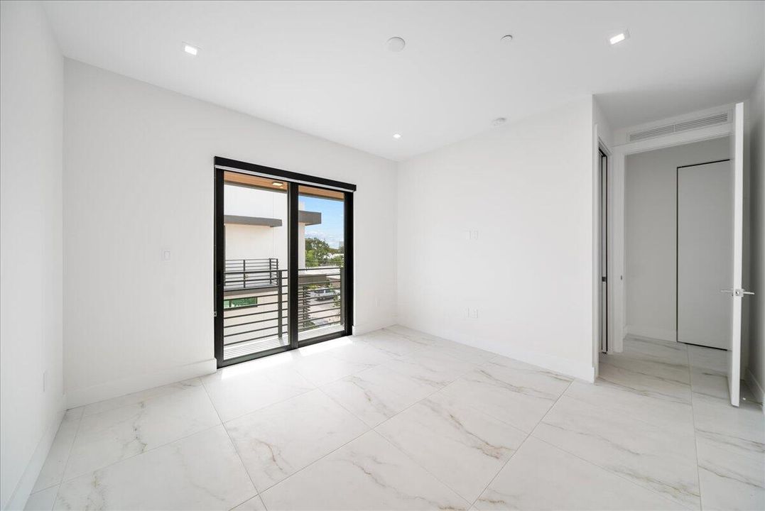 For Sale: $1,199,000 (3 beds, 3 baths, 2074 Square Feet)