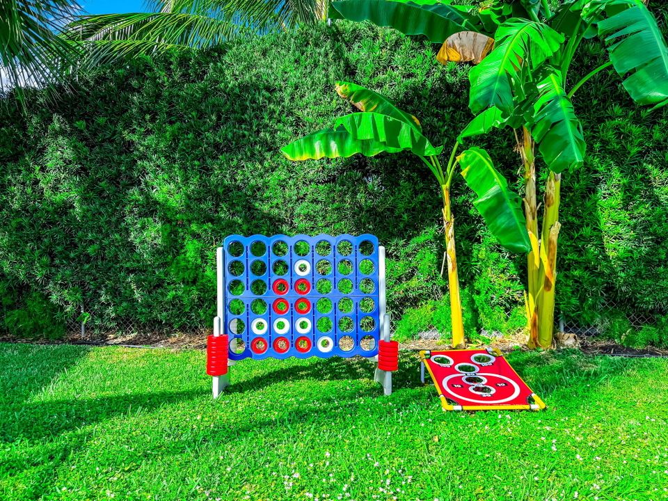 出租: $12,000 (3 贝兹, 2 浴室, 1634 平方英尺)