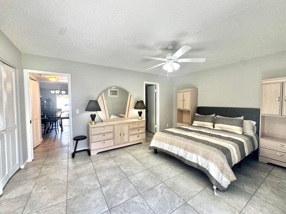 For Rent: $1,700 (1 beds, 1 baths, 700 Square Feet)