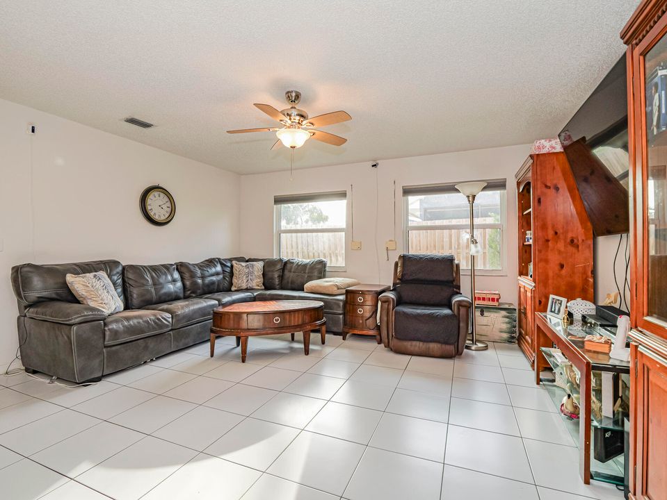 待售: $359,000 (3 贝兹, 2 浴室, 1831 平方英尺)