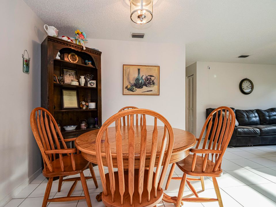 待售: $359,000 (3 贝兹, 2 浴室, 1831 平方英尺)