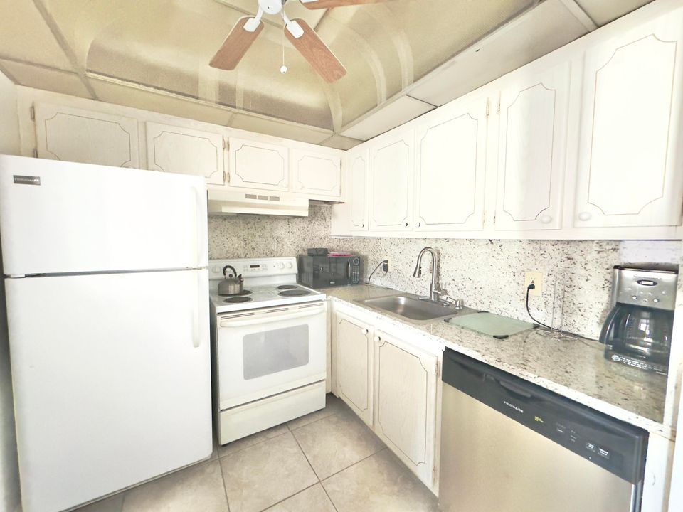 For Rent: $1,700 (1 beds, 1 baths, 700 Square Feet)