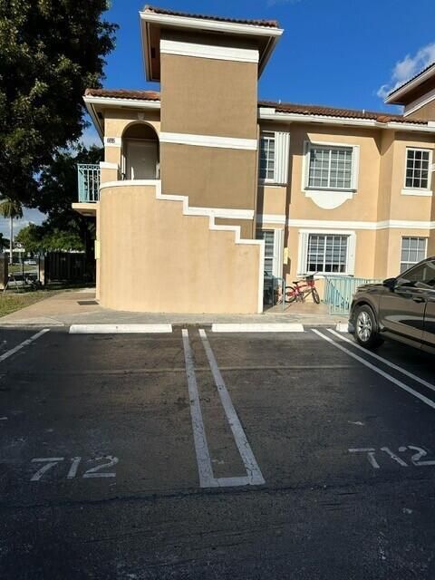 For Rent: $2,400 (3 beds, 2 baths, 1150 Square Feet)