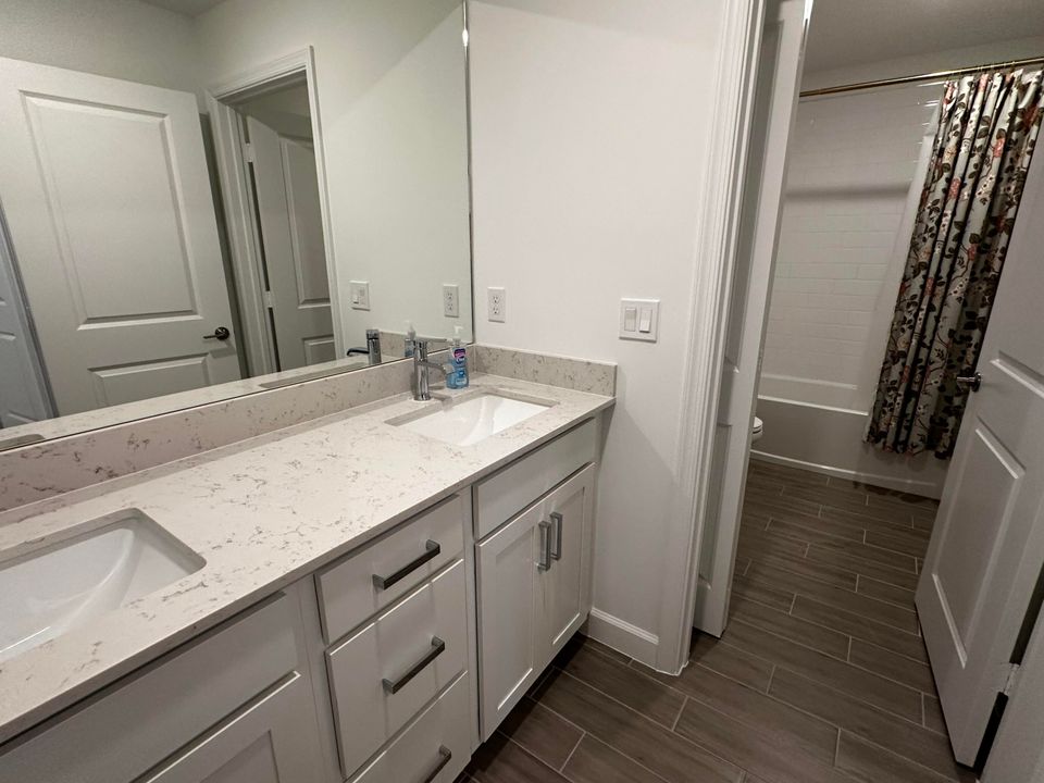 В аренду: $4,500 (4 спален, 2 ванн, 3065 Квадратных фут)