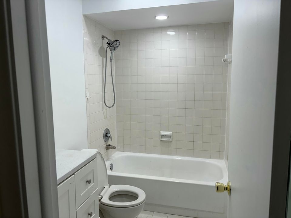 For Rent: $2,750 (3 beds, 2 baths, 1461 Square Feet)