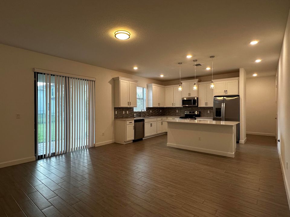 В аренду: $4,500 (4 спален, 2 ванн, 3065 Квадратных фут)