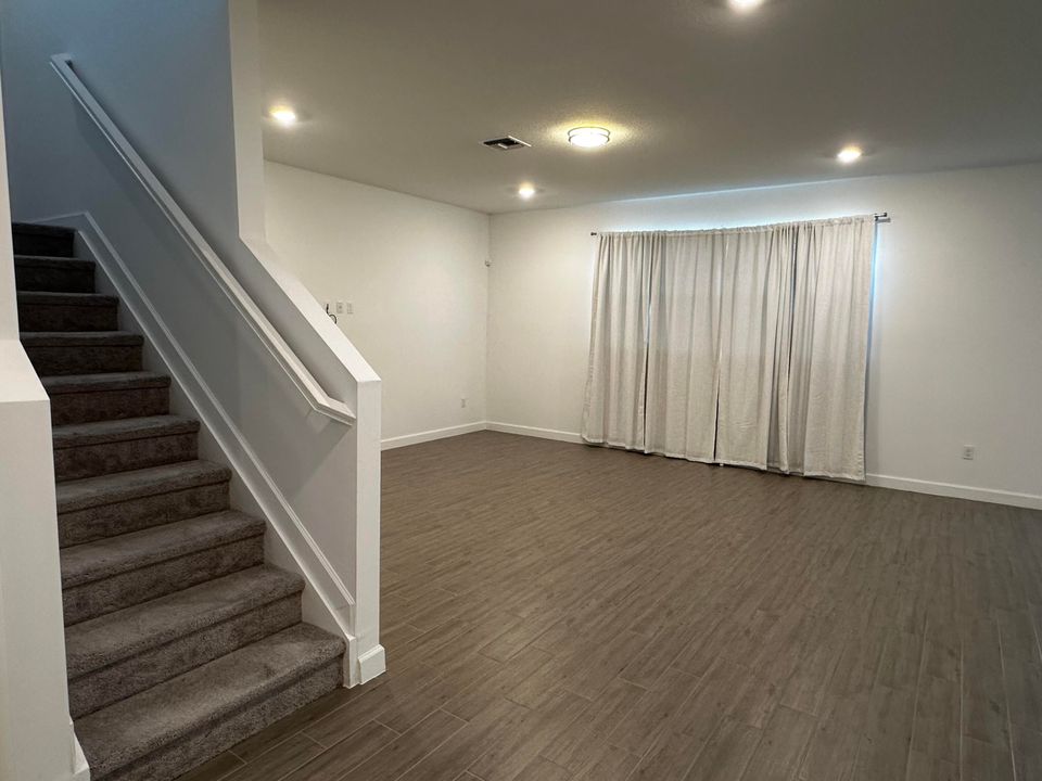 В аренду: $4,500 (4 спален, 2 ванн, 3065 Квадратных фут)