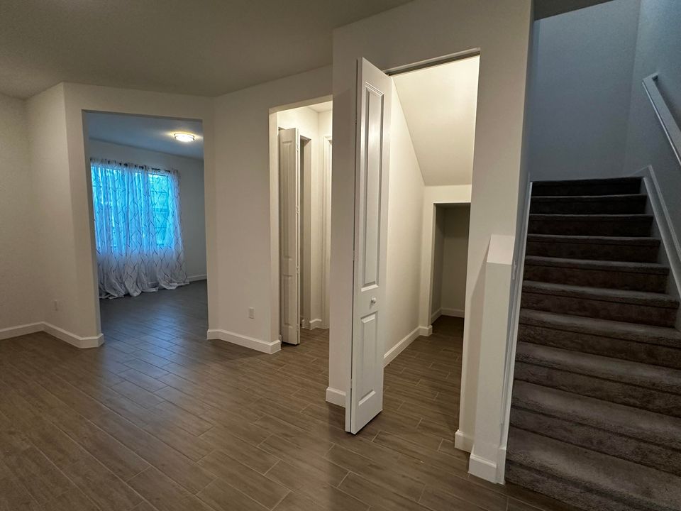 В аренду: $4,500 (4 спален, 2 ванн, 3065 Квадратных фут)
