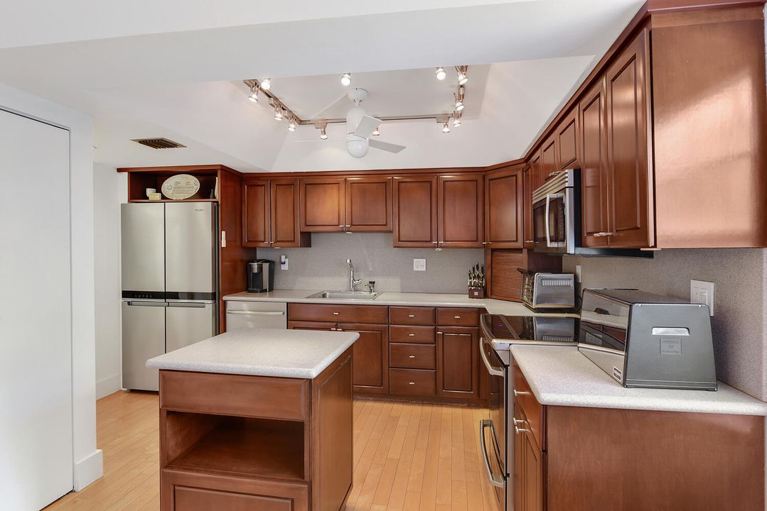 En Venta: $575,000 (3 camas, 2 baños, 1913 Pies cuadrados)