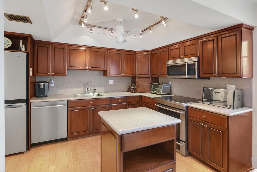 En Venta: $575,000 (3 camas, 2 baños, 1913 Pies cuadrados)