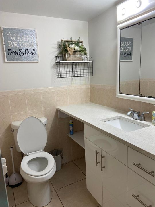 В аренду: $2,150 (2 спален, 1 ванн, 880 Квадратных фут)