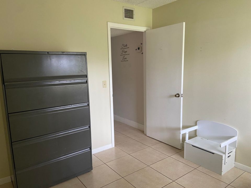 В аренду: $2,150 (2 спален, 1 ванн, 880 Квадратных фут)