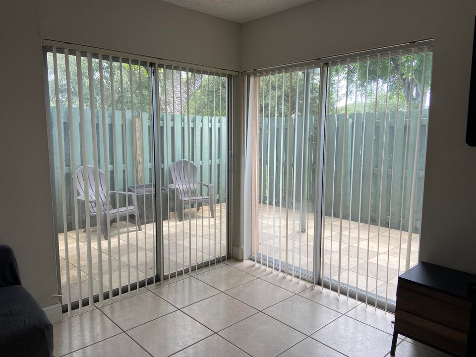 В аренду: $2,150 (2 спален, 1 ванн, 880 Квадратных фут)