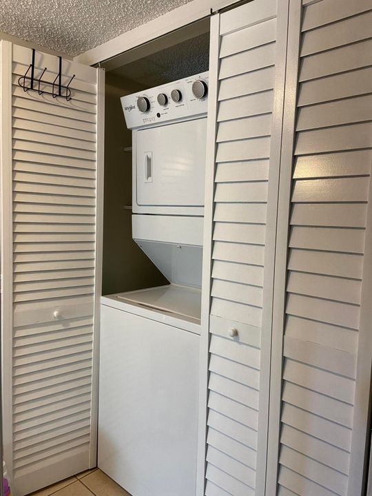 В аренду: $2,150 (2 спален, 1 ванн, 880 Квадратных фут)