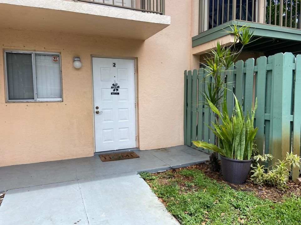 В аренду: $2,150 (2 спален, 1 ванн, 880 Квадратных фут)