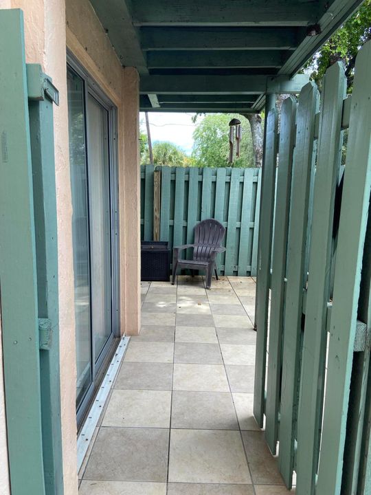 В аренду: $2,150 (2 спален, 1 ванн, 880 Квадратных фут)