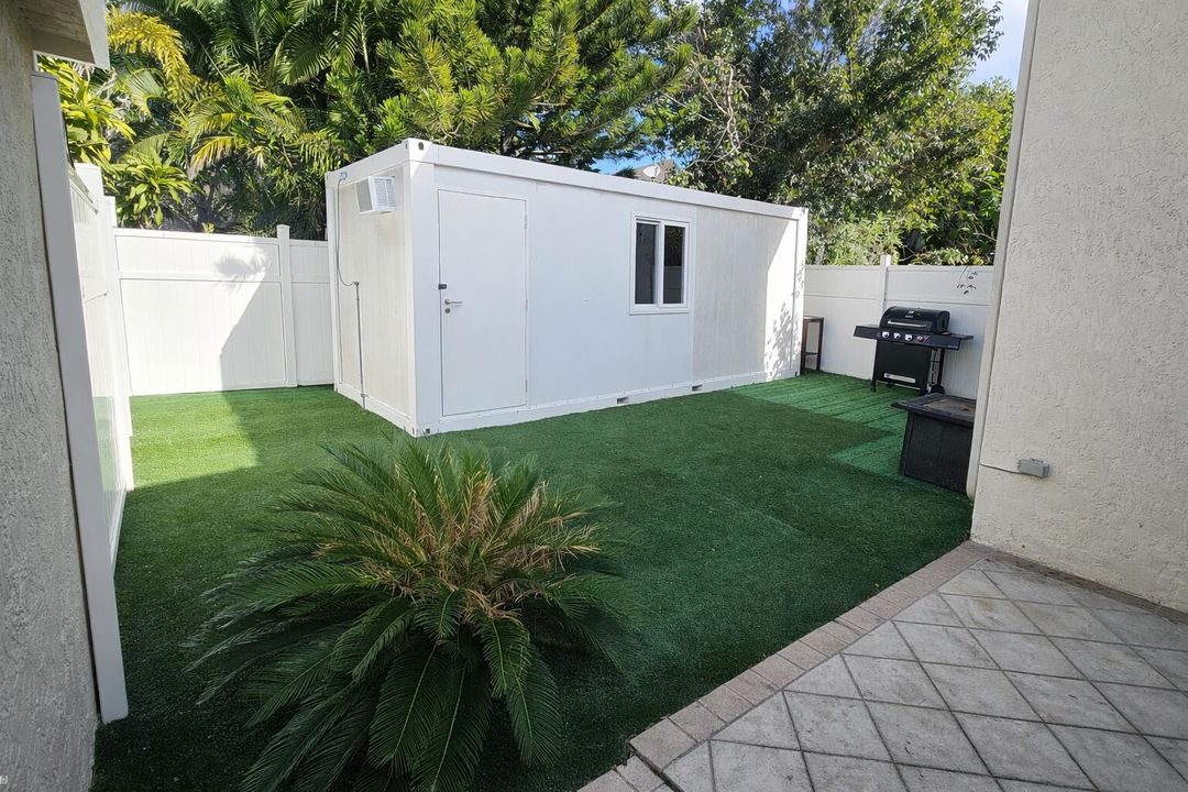 В аренду: $3,600 (4 спален, 2 ванн, 1810 Квадратных фут)