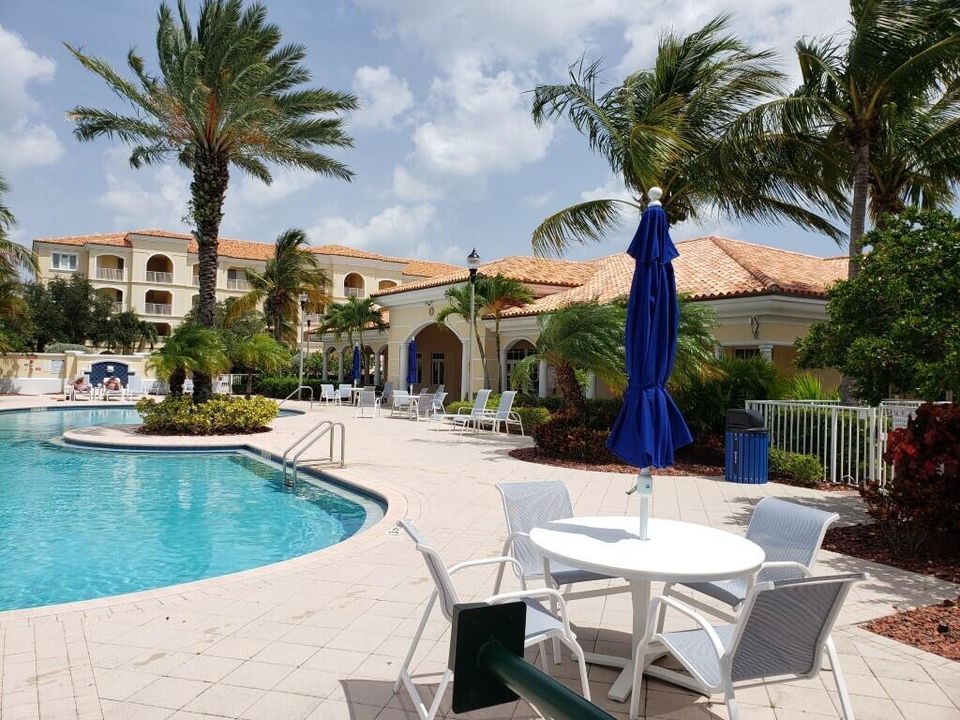 For Rent: $2,600 (2 beds, 2 baths, 1989 Square Feet)