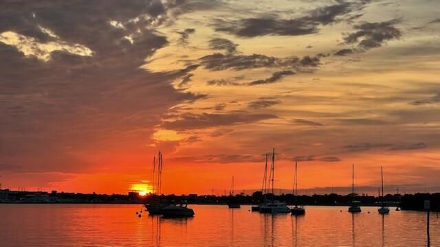 For Rent: $2,600 (2 beds, 2 baths, 1989 Square Feet)