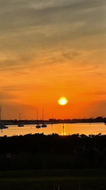 For Rent: $2,600 (2 beds, 2 baths, 1989 Square Feet)