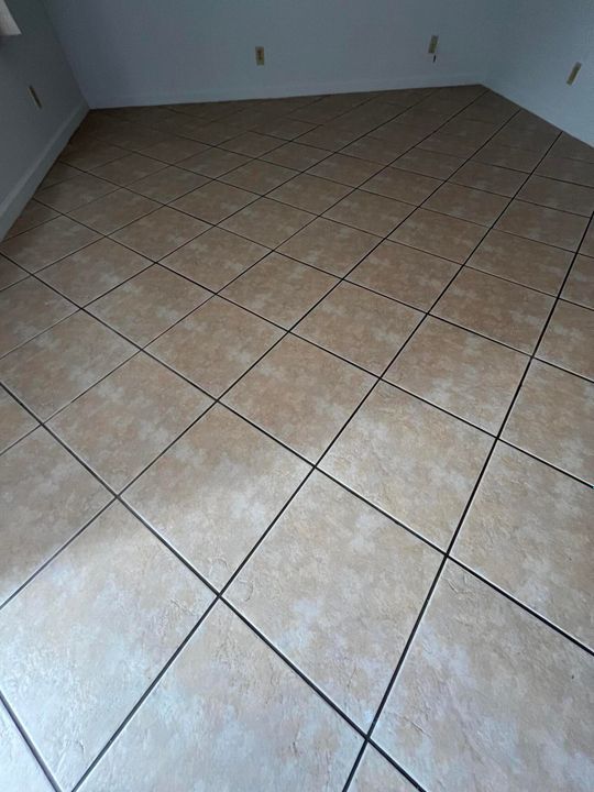 На продажу: $67,500 (1 спален, 1 ванн, 726 Квадратных фут)