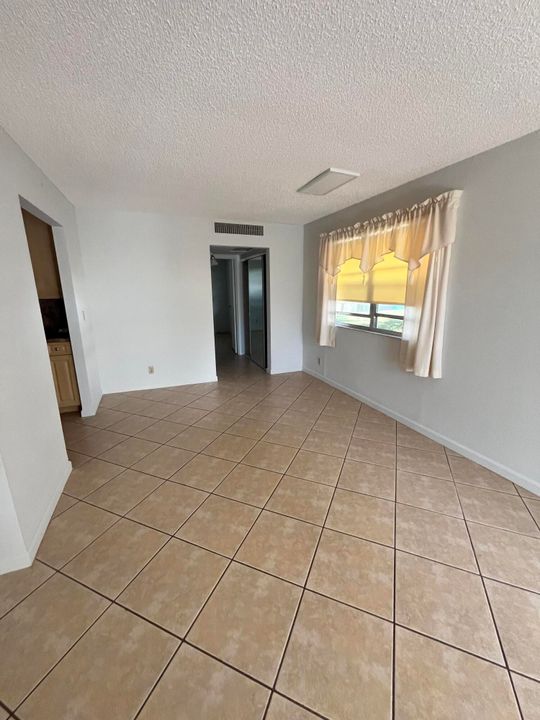 На продажу: $67,500 (1 спален, 1 ванн, 726 Квадратных фут)