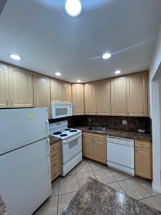 На продажу: $67,500 (1 спален, 1 ванн, 726 Квадратных фут)