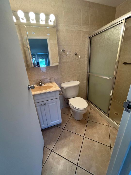 На продажу: $67,500 (1 спален, 1 ванн, 726 Квадратных фут)