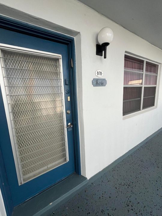 待售: $94,900 (2 贝兹, 2 浴室, 907 平方英尺)