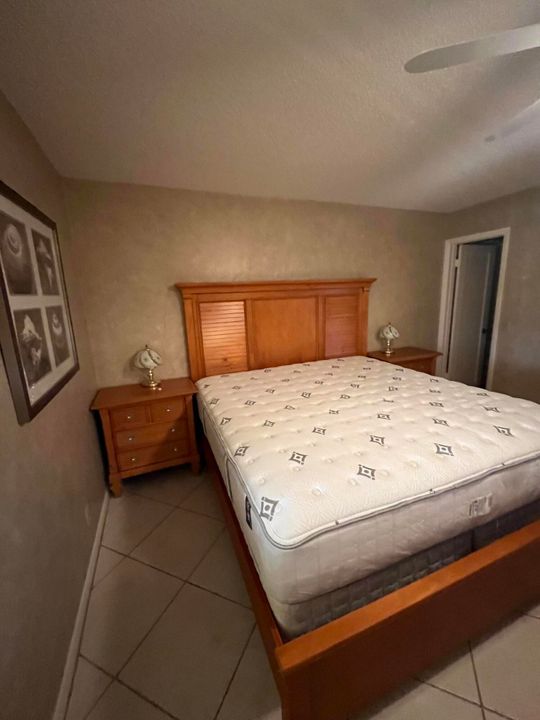 待售: $94,900 (2 贝兹, 2 浴室, 907 平方英尺)