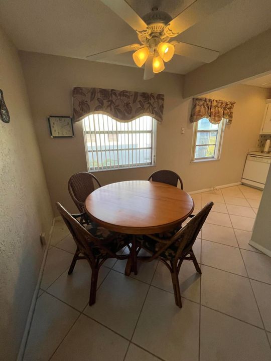 待售: $94,900 (2 贝兹, 2 浴室, 907 平方英尺)