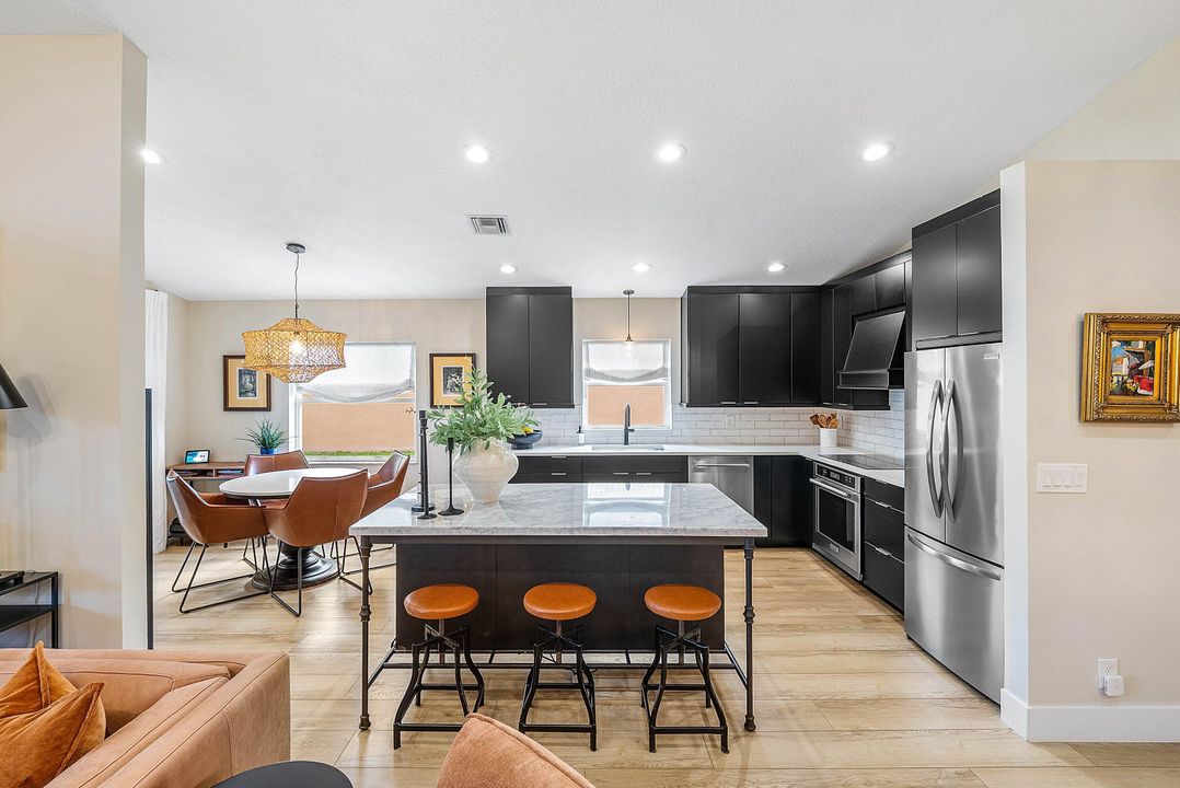 For Sale: $585,000 (3 beds, 2 baths, 1722 Square Feet)