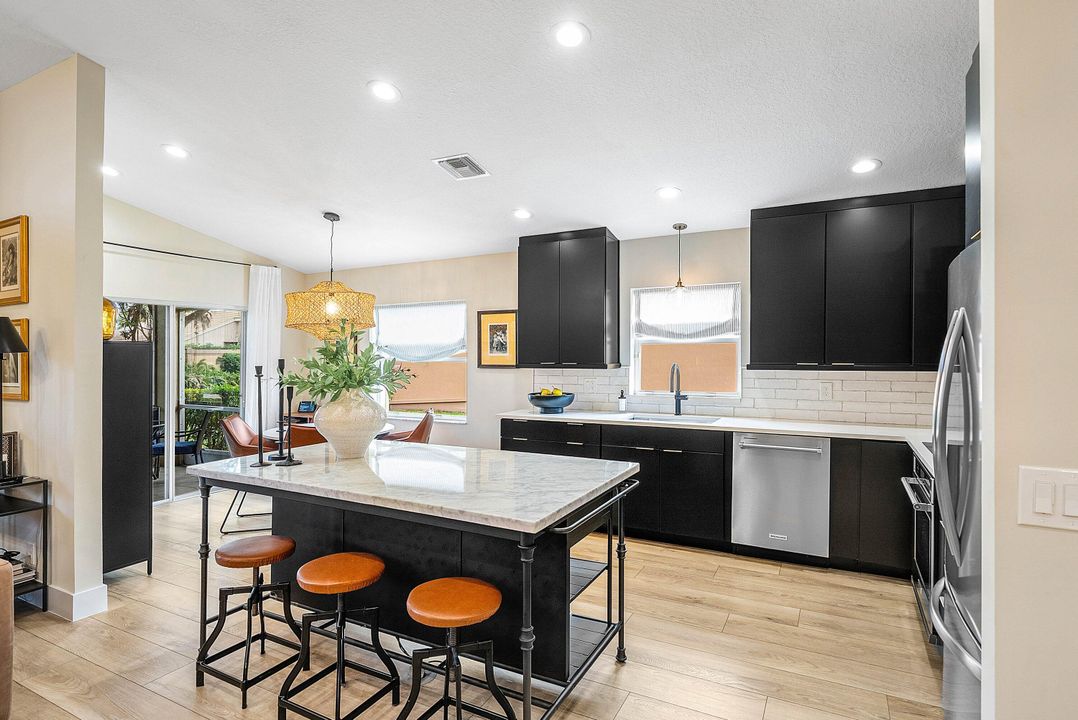 For Sale: $585,000 (3 beds, 2 baths, 1722 Square Feet)