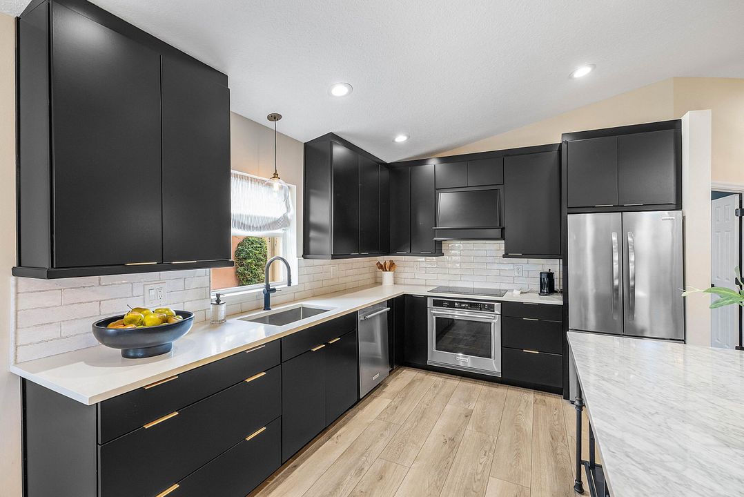 For Sale: $585,000 (3 beds, 2 baths, 1722 Square Feet)