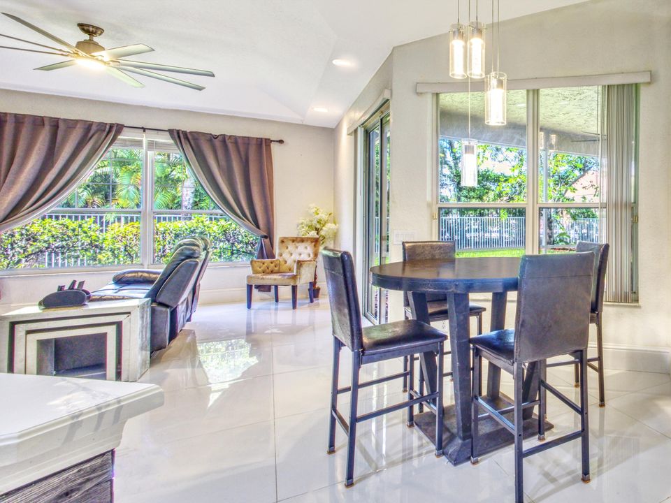 En Venta: $789,000 (3 camas, 2 baños, 2083 Pies cuadrados)